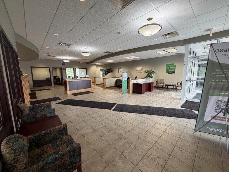 More Photos Of 7075 Aurora Rd, Aurora Bank For Sale