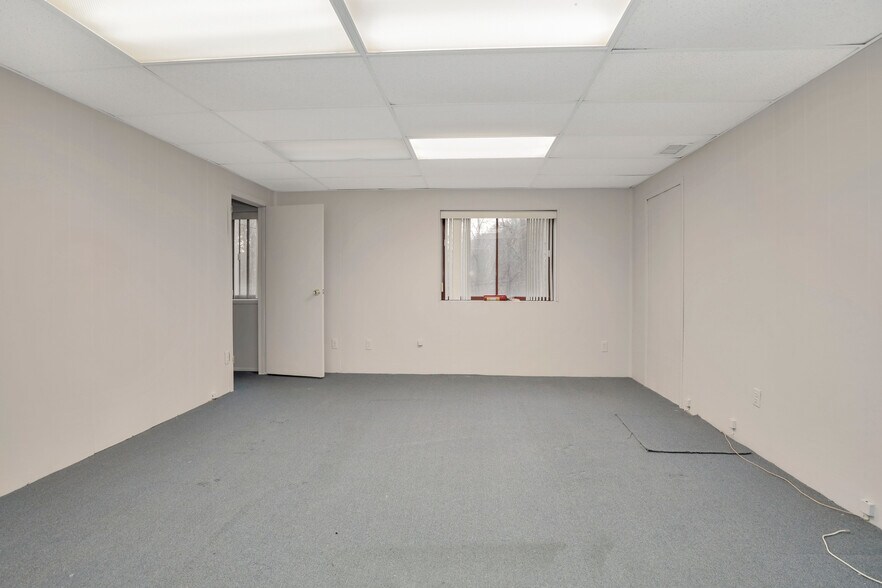 More Photos Of 103 Fort Salonga Rd, Northport Office For Sale