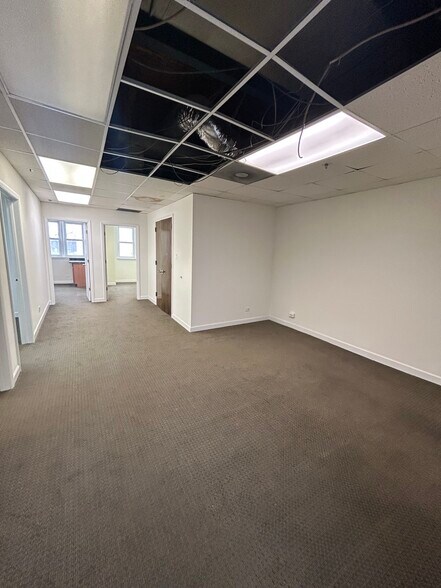 More Photos Of 7161 N Cicero Ave, Lincolnwood Office For Lease