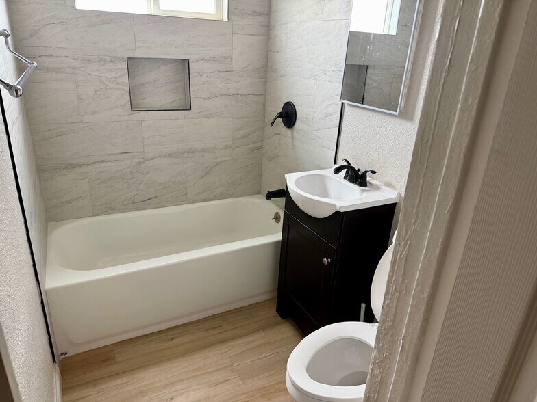 More Photos Of 695 W 17th St, San Bernardino Apartments For Sale