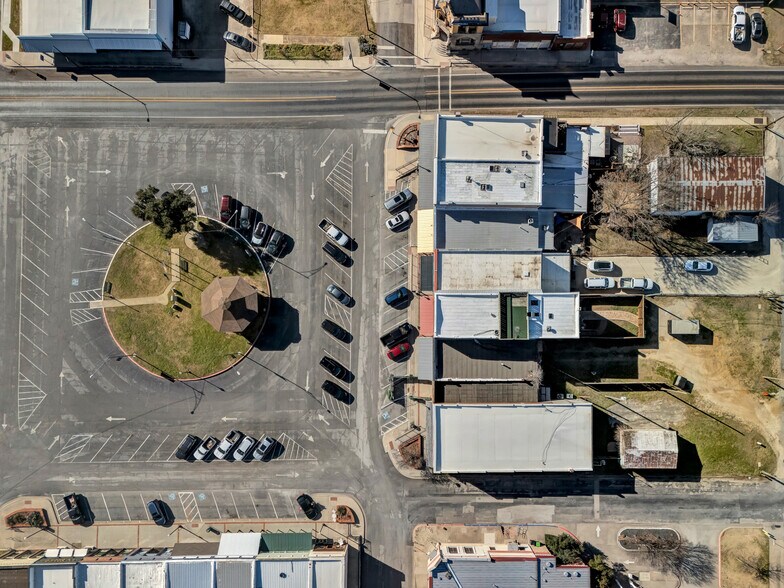 More Photos Of 106 W Main St, Pilot Point Storefront For Sale