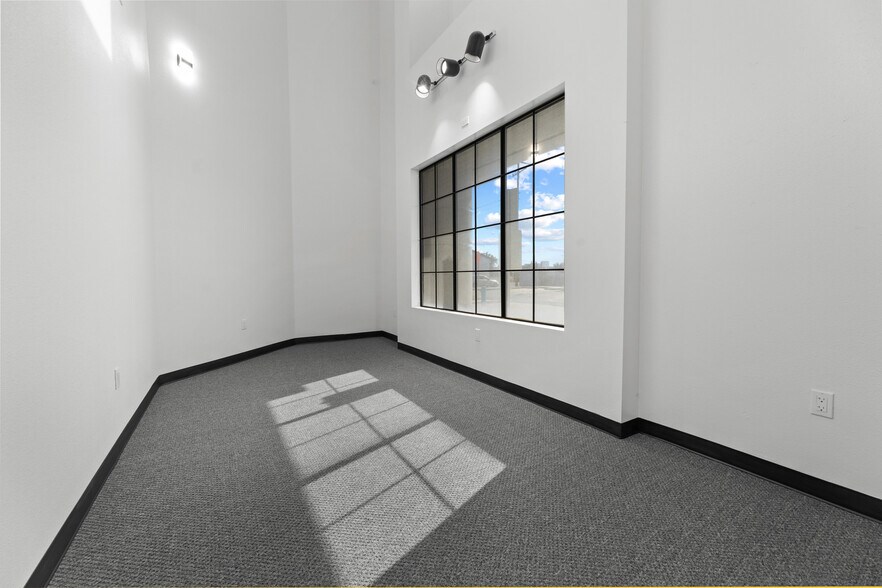 More Photos Of 2008 W Dorothea Ave, Visalia Freestanding For Lease