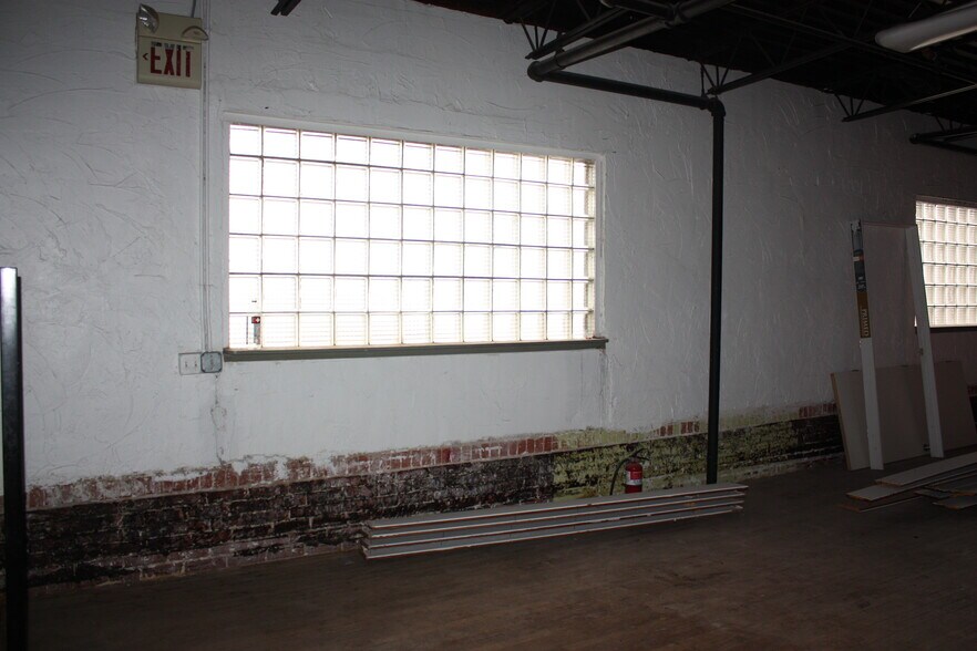 More Photos Of 1735 NW 5th St, Oklahoma City Warehouse For Sale