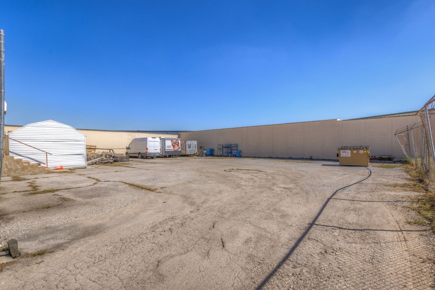 More Photos Of 6580 E Skelly Dr, Tulsa Manufacturing For Sale