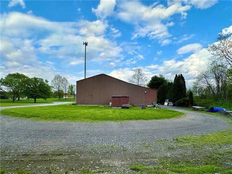 More Photos Of 20 Henderson Ln, West Middlesex Industrial For Sale