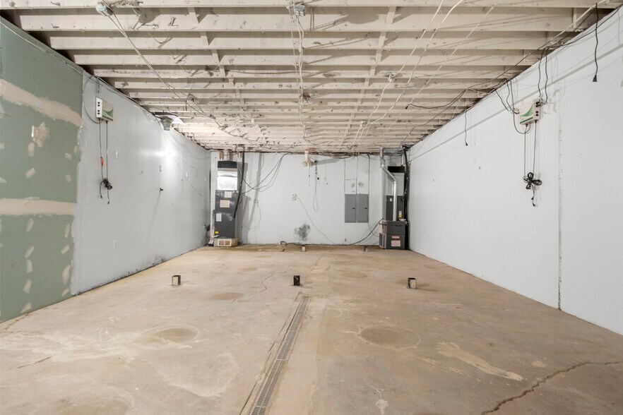 More Photos Of 8411 Southfield Fwy, Detroit Auto Dealership For Sale