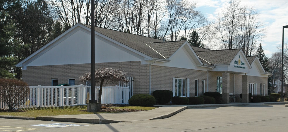 More Photos Of 530-552 N Center St, LaGrange Unknown For Lease