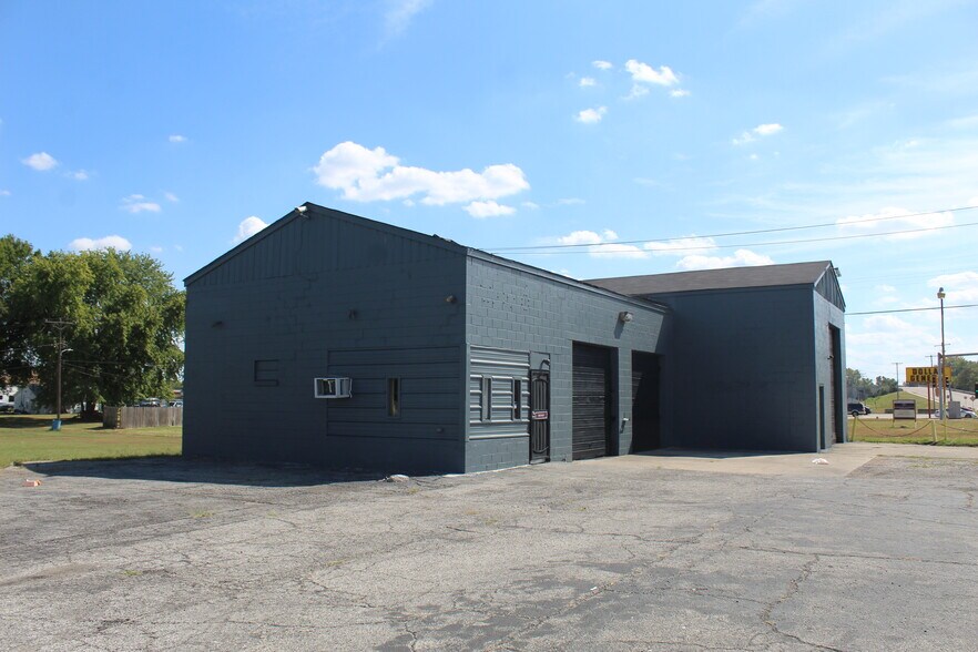 More Photos Of 310 Mccambridge Ave, Madison Auto Repair For Sale
