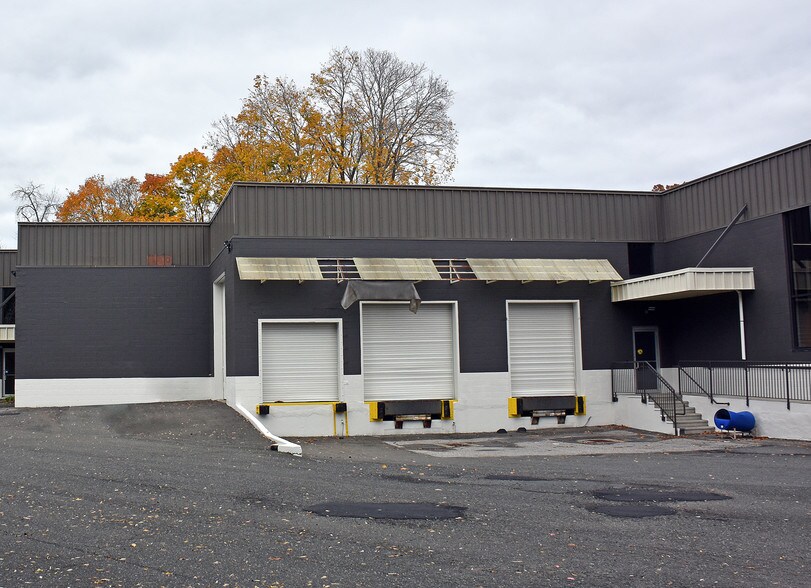 More Photos Of 60 Shelter Rock Rd, Danbury Warehouse For Lease