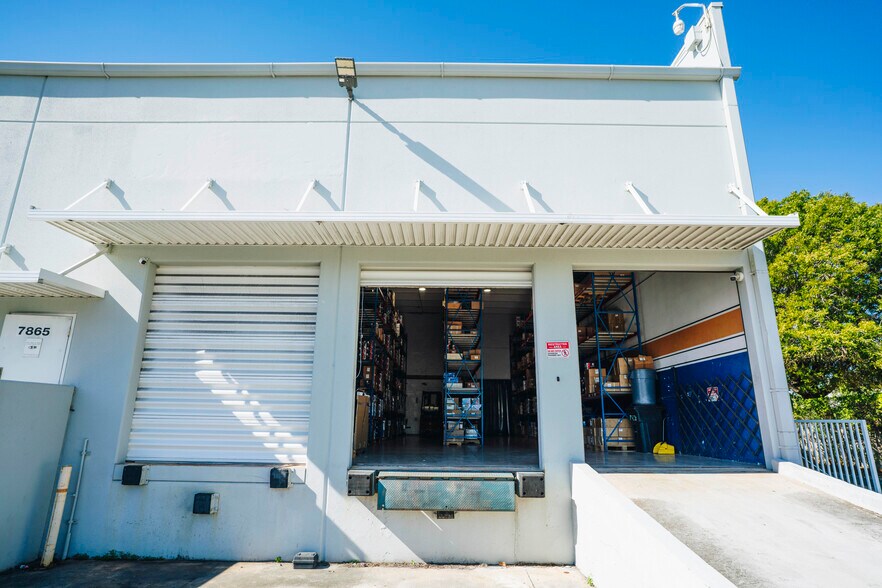 More Photos Of 7865 NW 46th St, Doral Warehouse For Lease