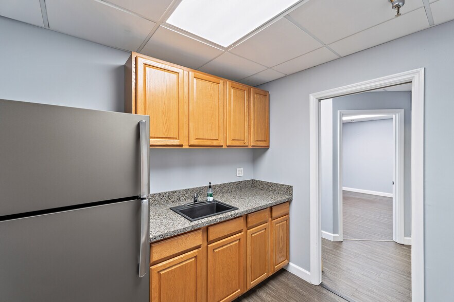 More Photos Of 400 Executive Center Dr, West Palm Beach Medical For Sale