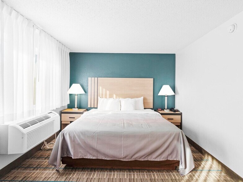 More Photos Of 15150 Brighton Rd, Brighton Hotel For Sale