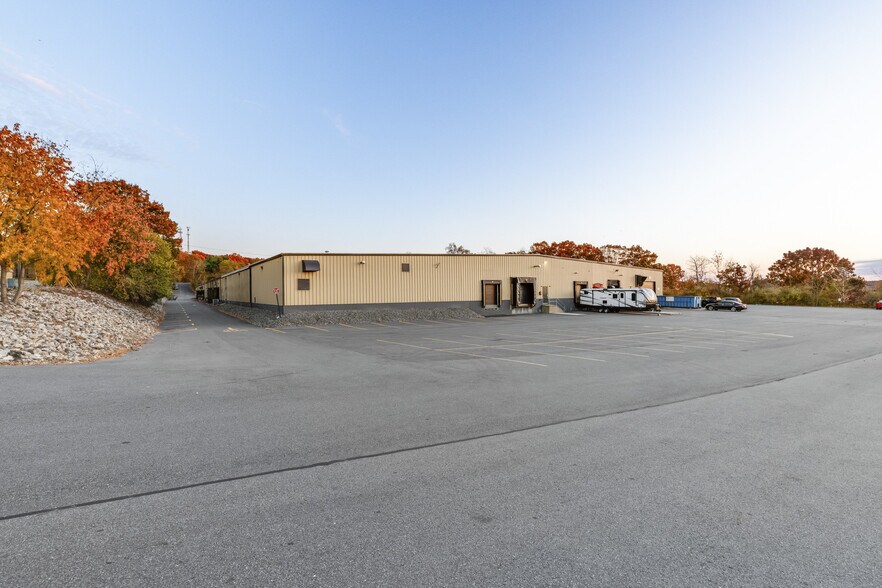 More Photos Of 175 Ward Hill Ave, Haverhill Warehouse For Lease