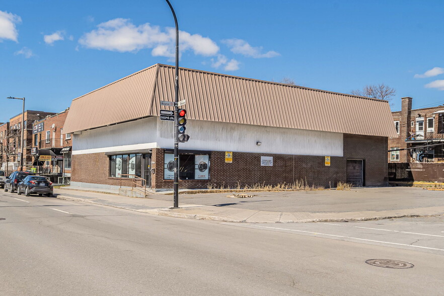 Primary Photo Of 5805 Boul Décarie, Montréal General Retail For Lease