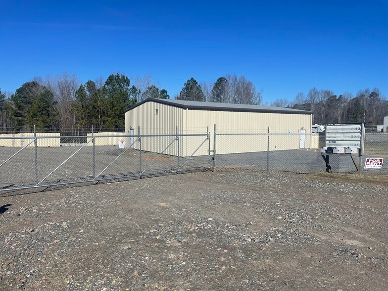 More Photos Of 645 Bess Town Rd, Bessemer City Warehouse For Lease