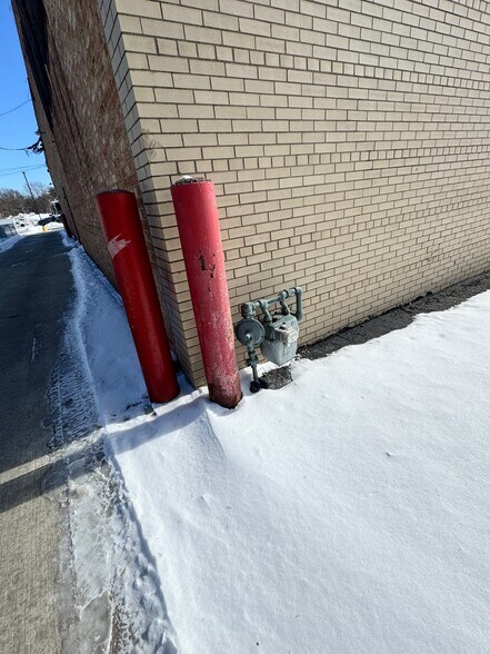 More Photos Of 1158 Lillian St, Elgin General Retail For Sale