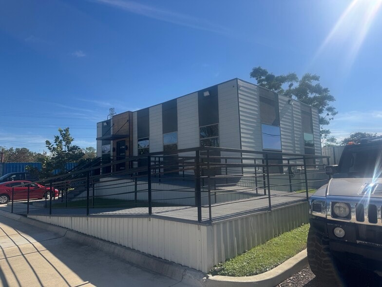 More Photos Of 12040 E Hardy Rd, Houston Office For Sale