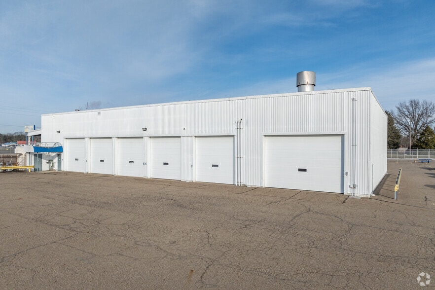 More Photos Of 4676 Erie Ave SW, Navarre Distribution For Sale