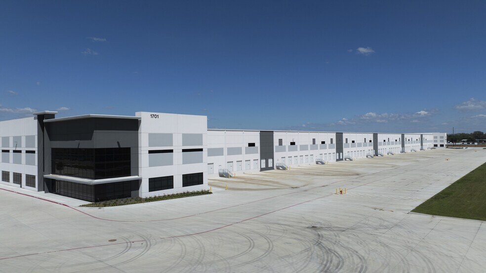 More Photos Of 1701 E Pleasant Pky, Wilmer Unknown For Lease