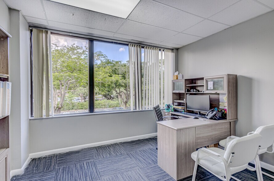More Photos Of 6801 Lake Worth Rd, Greenacres Medical For Sale