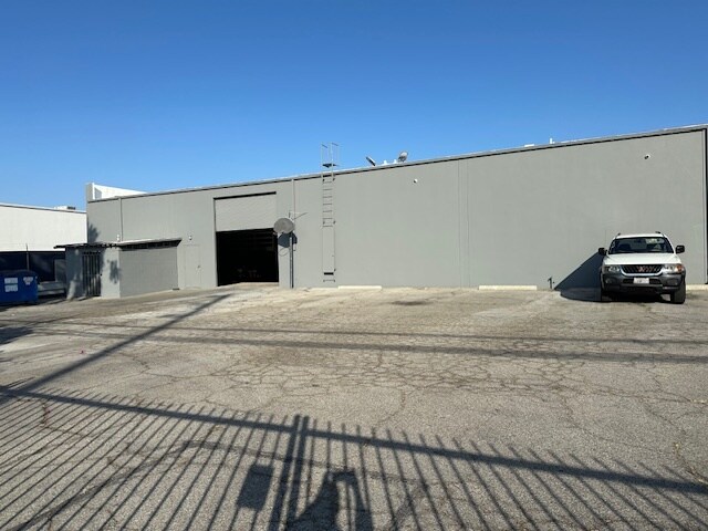 More Photos Of 9301 Laurel Canyon Blvd, Arleta Warehouse For Lease