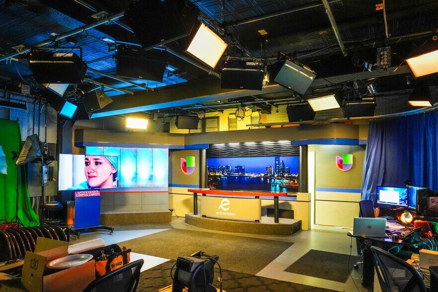 More Photos Of 102 N Mesquite St, Corpus Christi Office For Sale