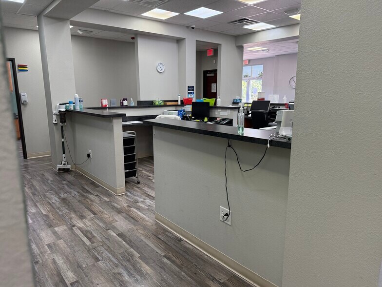 More Photos Of 1315 Chisholm Trail Pky, Duncan Medical For Sale