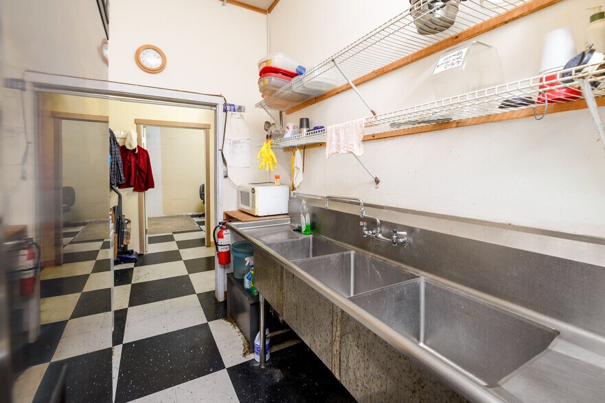 More Photos Of 128 W 1st St, Port Angeles General Retail For Sale