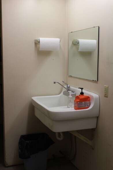 More Photos Of 806 9th St, Woodward Warehouse For Sale