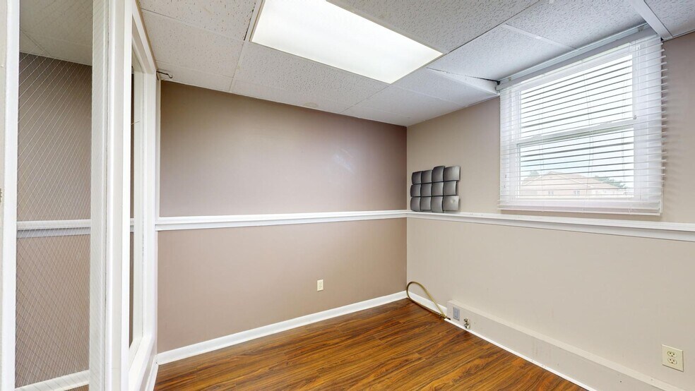 More Photos Of 3130 N Woodford St, Decatur General Retail For Sale