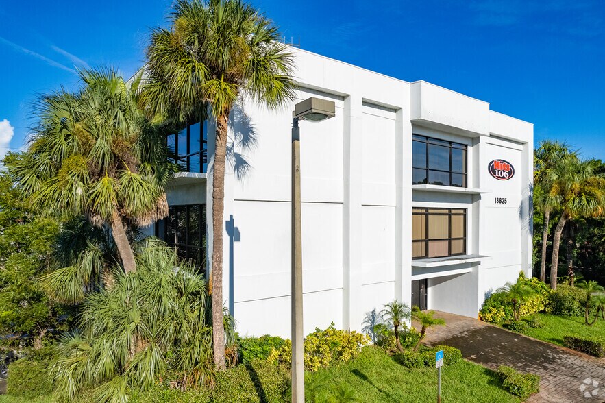 More Photos Of 13825 US Highway 19, Hudson Office For Lease