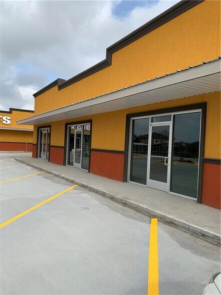 More Photos Of 3114 Holly Road, Corpus Christi Restaurant For Lease