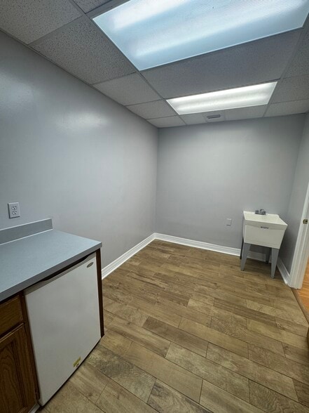 More Photos Of 3938 Sunbeam Rd, Jacksonville Medical For Sale