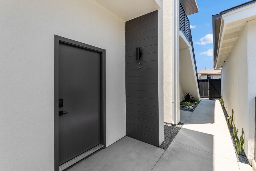 More Photos Of 2722 Nye St, San Diego Apartments For Sale