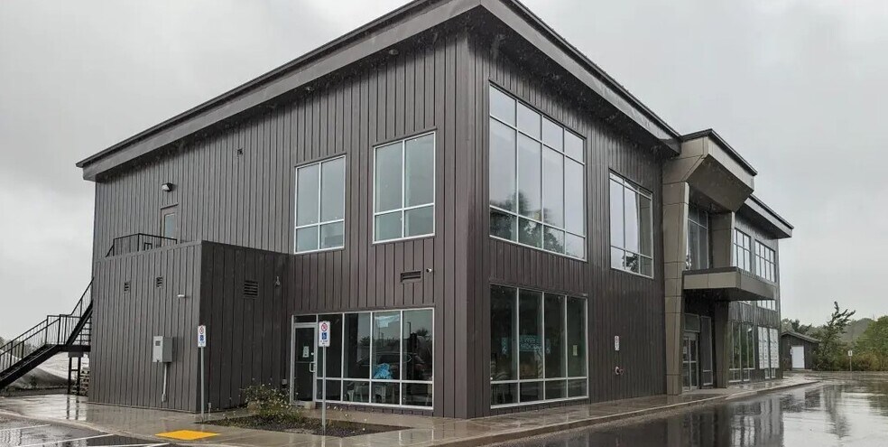 More Photos Of 1485 Westbrook Rd, Kingston Sports And Entertainment For Sale