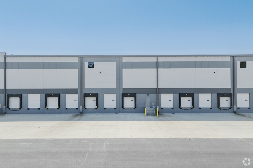 More Photos Of 334 Port City Centre Dr, Summerville Unknown For Lease