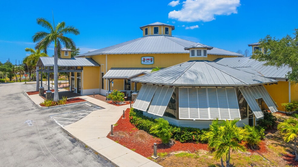 More Photos Of 17650 San Carlos Blvd, Fort Myers Supermarket For Sale