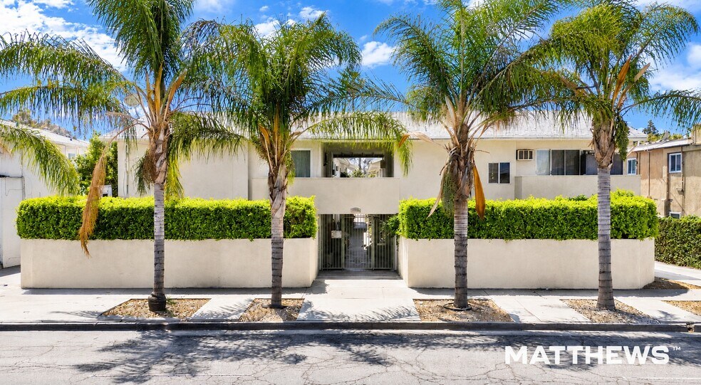 More Photos Of 13520 Victory Blvd, Van Nuys Apartments For Sale