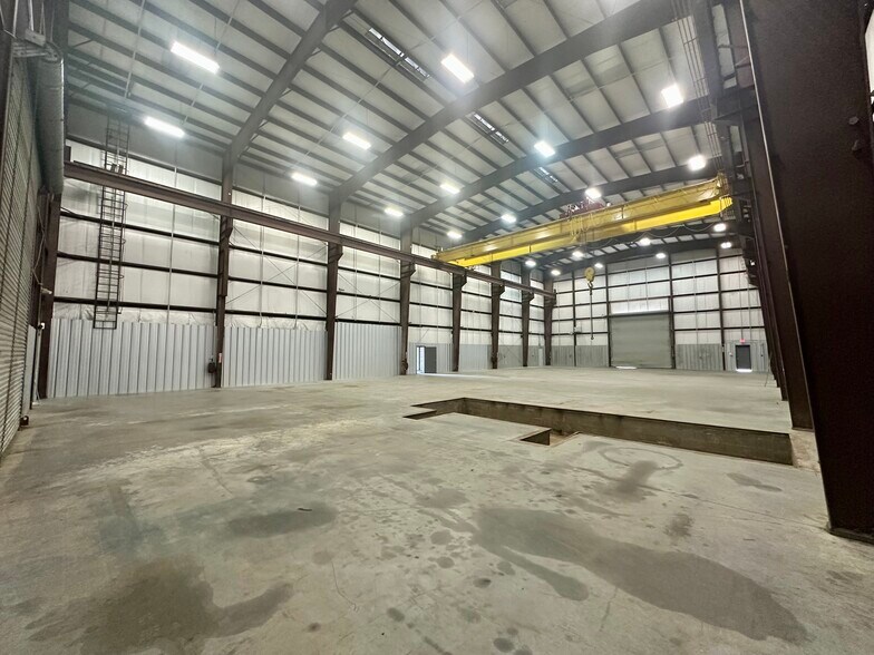 More Photos Of 8714 Galveston Rd, Houston Warehouse For Lease
