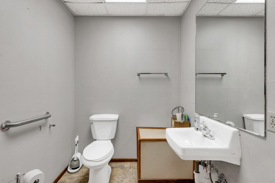 More Photos Of 2479 E 11th St, Odessa Medical For Sale