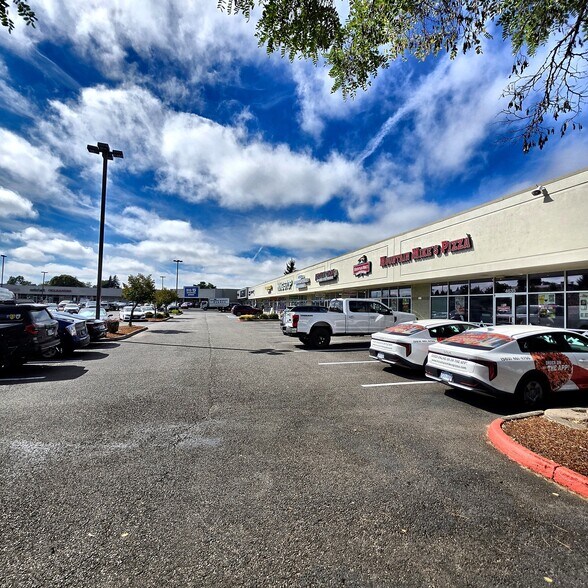 More Photos Of 4637-4695 Commercial St SE, Salem General Retail For Lease