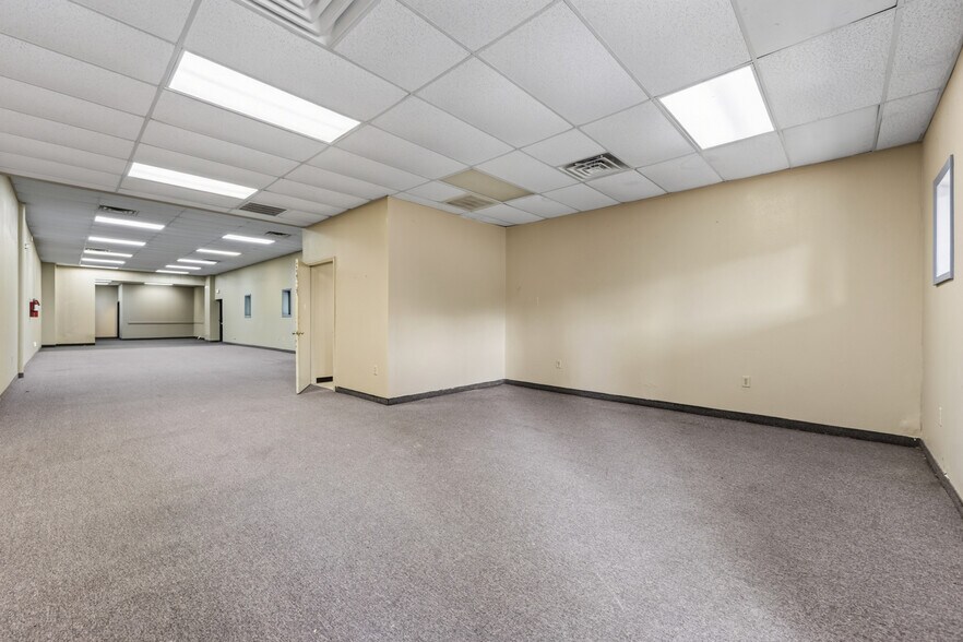 More Photos Of 1006 E Colby St, Whitehall Storefront Retail Office For Sale