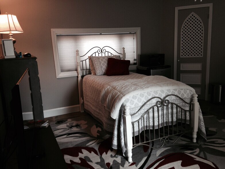 More Photos Of 301 Meyers Ave, Meyersdale Hotel For Sale