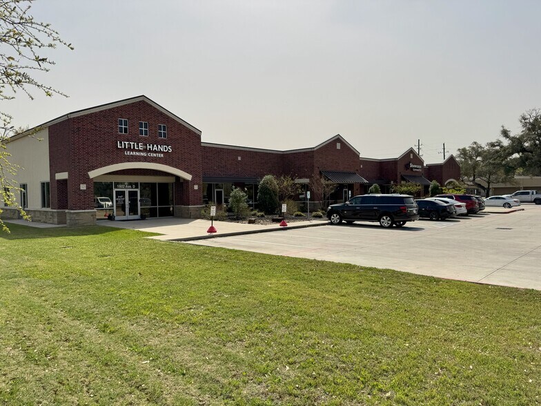 More Photos Of 1602 Avenue D, Katy Storefront Retail Office For Sale