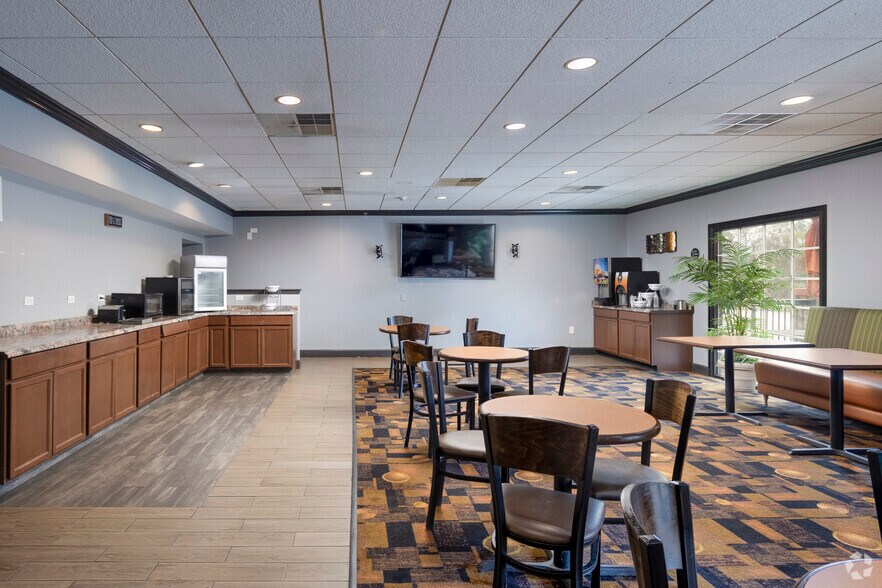 More Photos Of 500 Chris Dr, West Columbia Hotel For Sale