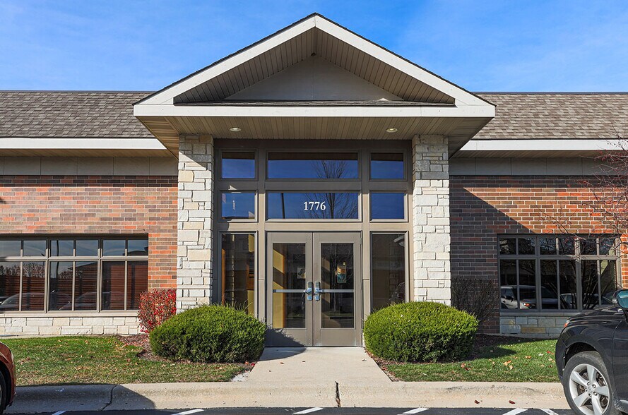 More Photos Of 1776 Legacy Cir, Naperville Medical For Lease