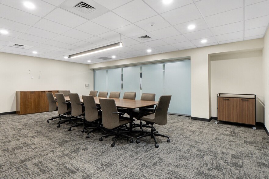 More Photos Of 1100 Market St, Chattanooga Office For Sale