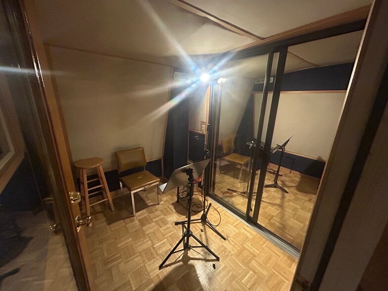 More Photos Of 648 W Iris Dr, Nashville Office For Sale