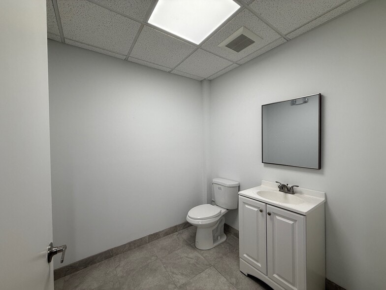 More Photos Of 5501 N Federal Hwy, Boca Raton Unknown For Lease