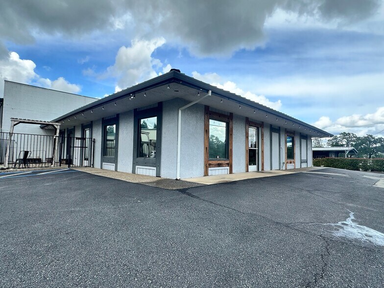 Primary Photo Of 2704 Hartnell Ave, Redding Freestanding For Lease